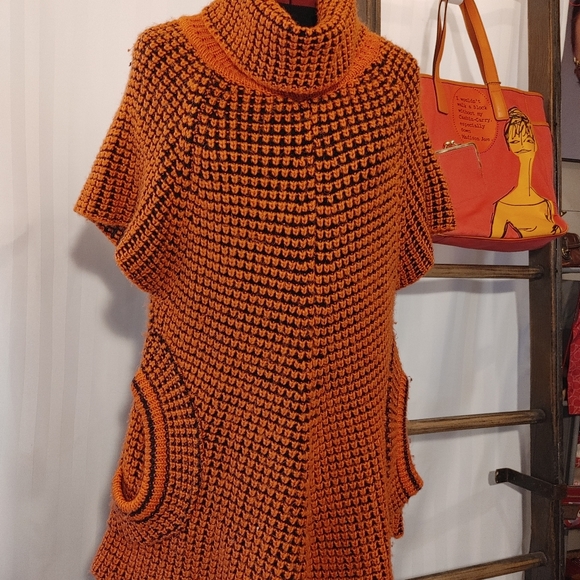 Fun Vintage Sweater - Picture 6 of 9